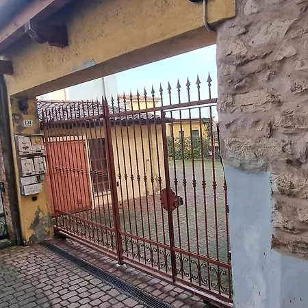 Daire La Finestra Sul Castello Desenzano-by Goccia Di