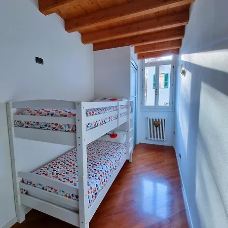 La Finestra Sul Castello Desenzano-by Goccia Di Lägenhet Desenzano del Garda